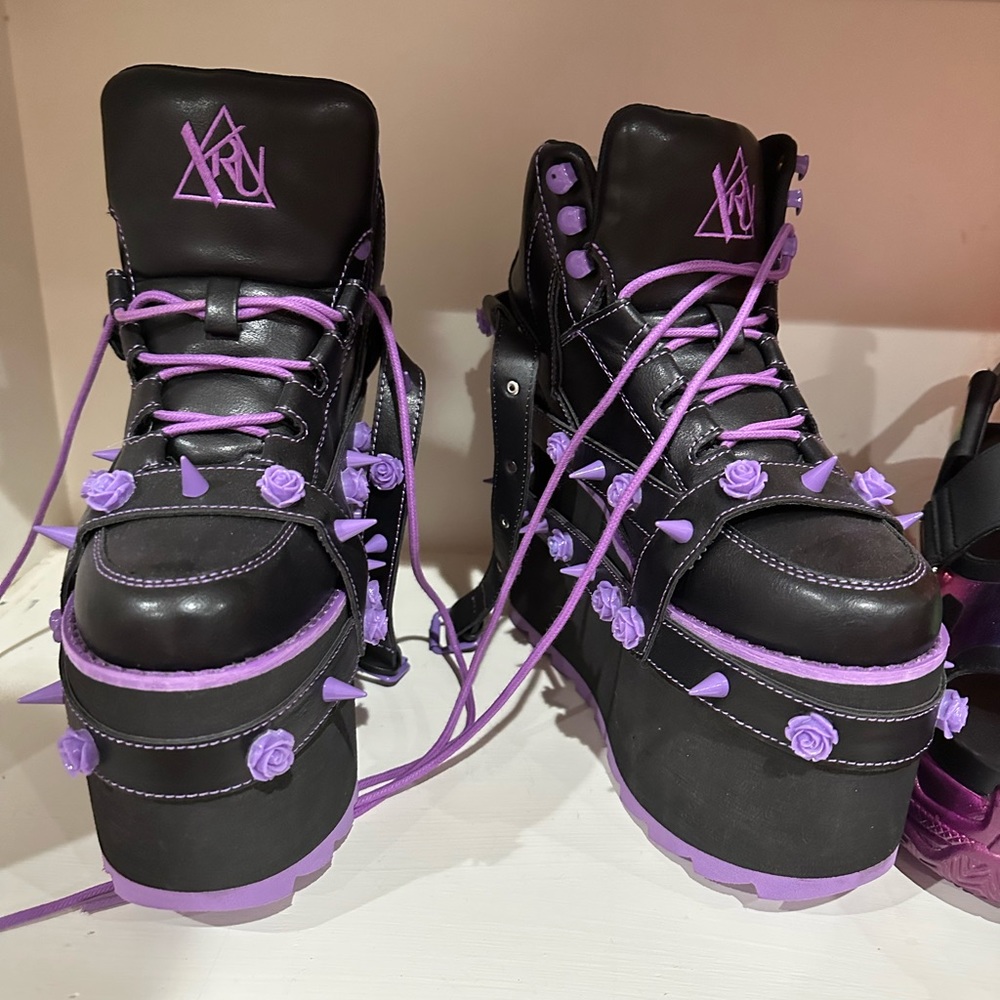 YRU shoes